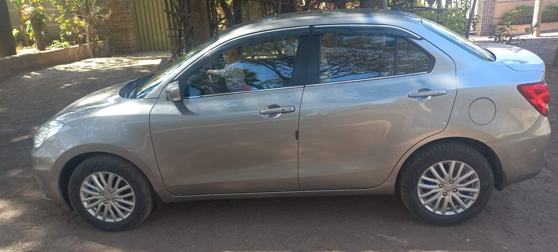 Suzuki Dzire, photo 5 of 6