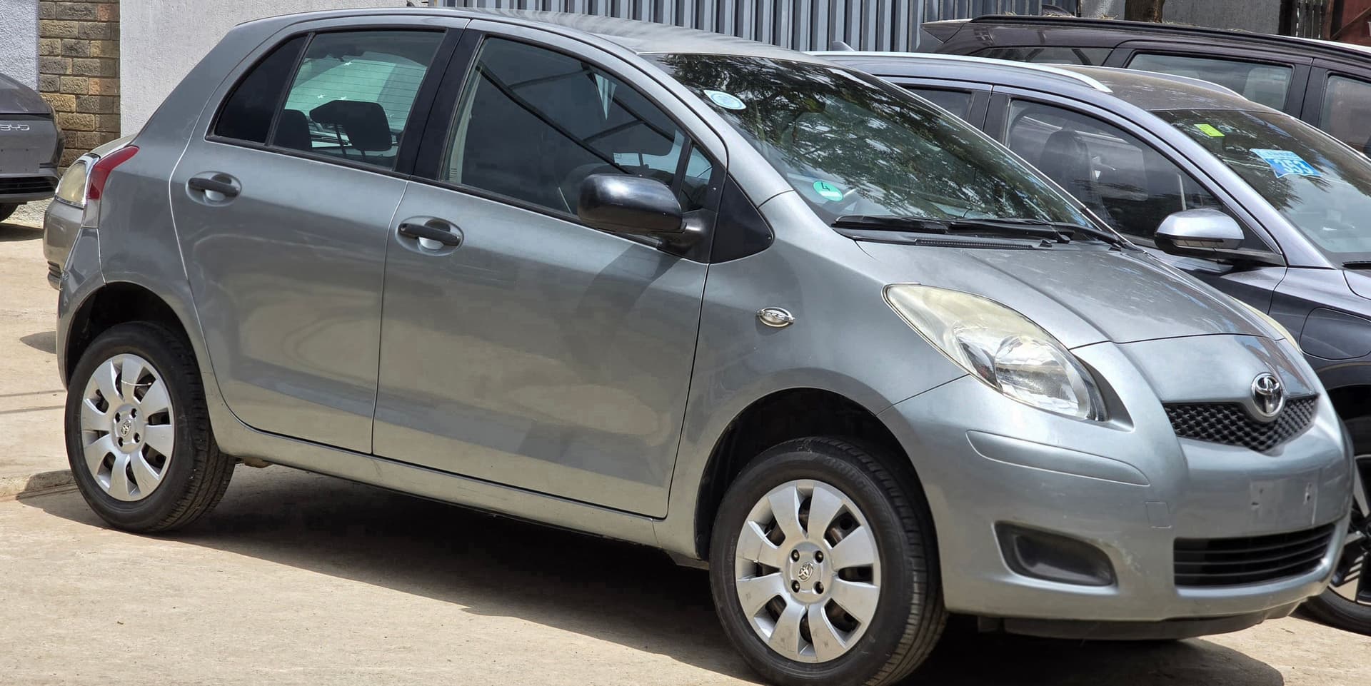 Toyota yaris 2009, photo 1 of 5