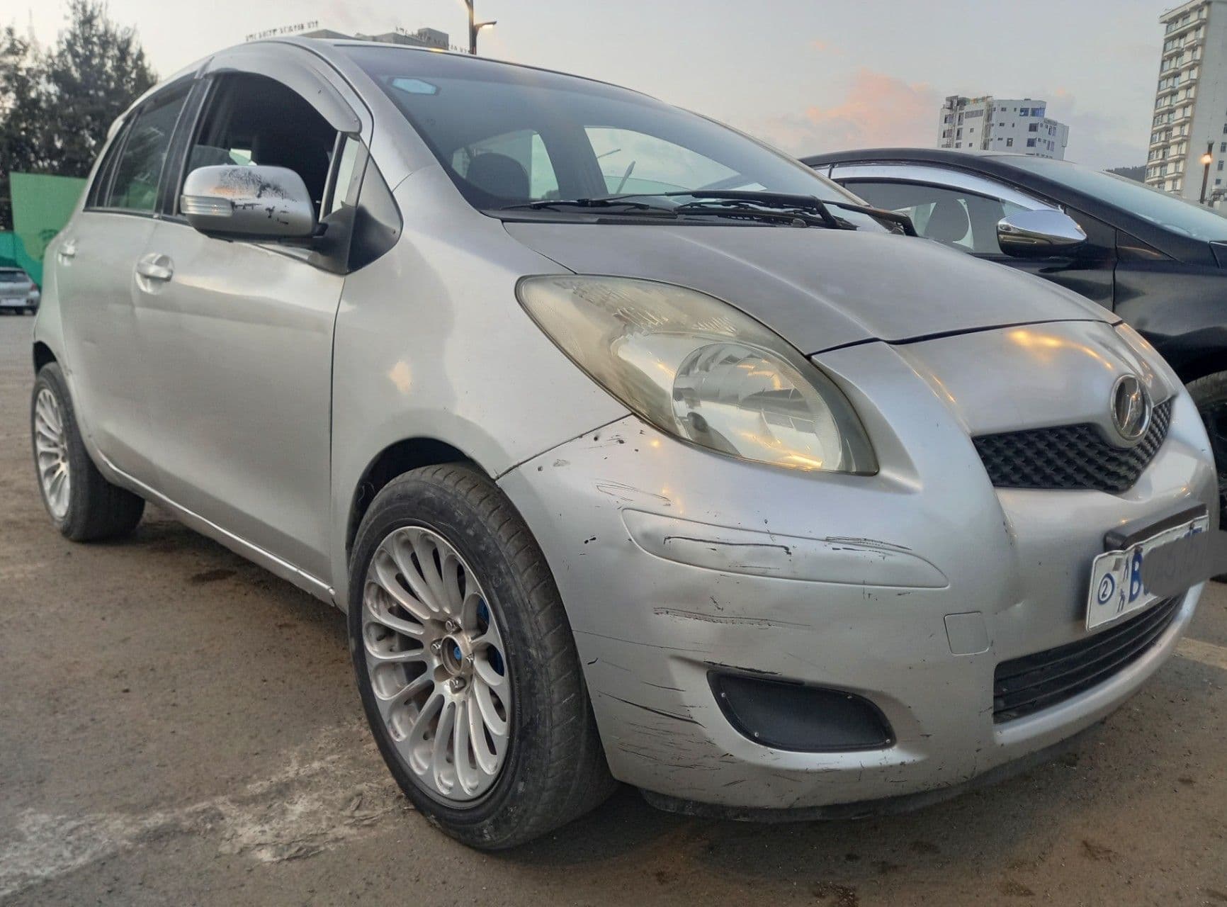 Toyota Yaris, photo 2 of 6