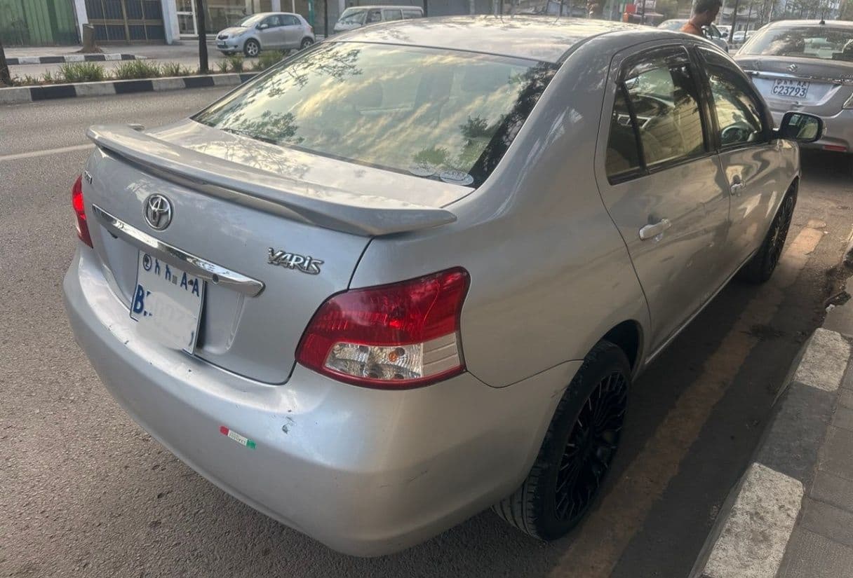 Toyota Yaris Belta, photo 1 of 4