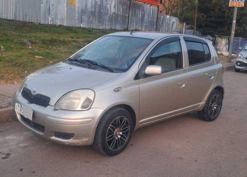 Toyota Vitz 2002, photo 1 of 5