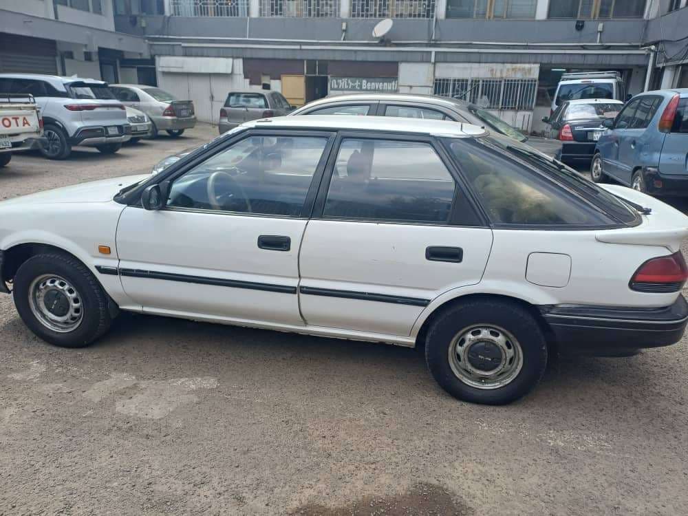 Toyota Corolla 1990, photo 1 of 5
