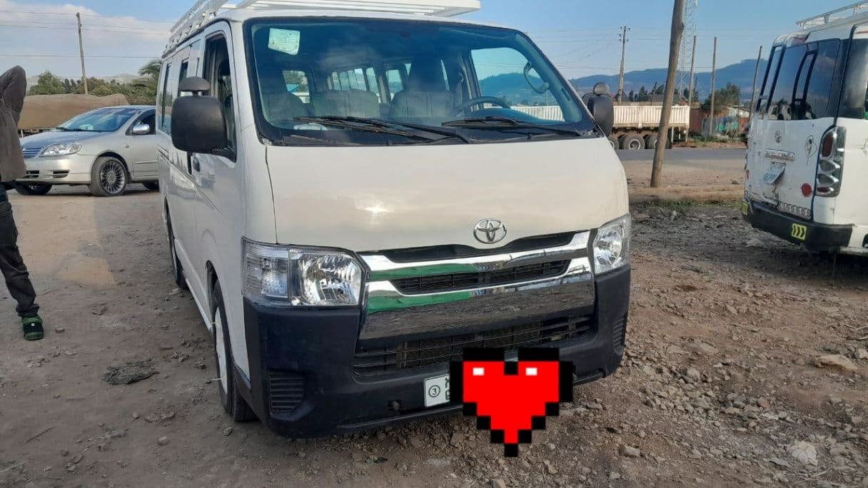 Toyota d4d minibus 2010, photo 2 of 2