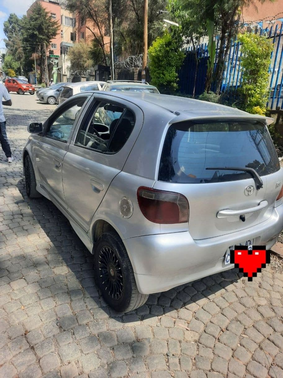 Toyota vitz 2001, photo 1 of 3