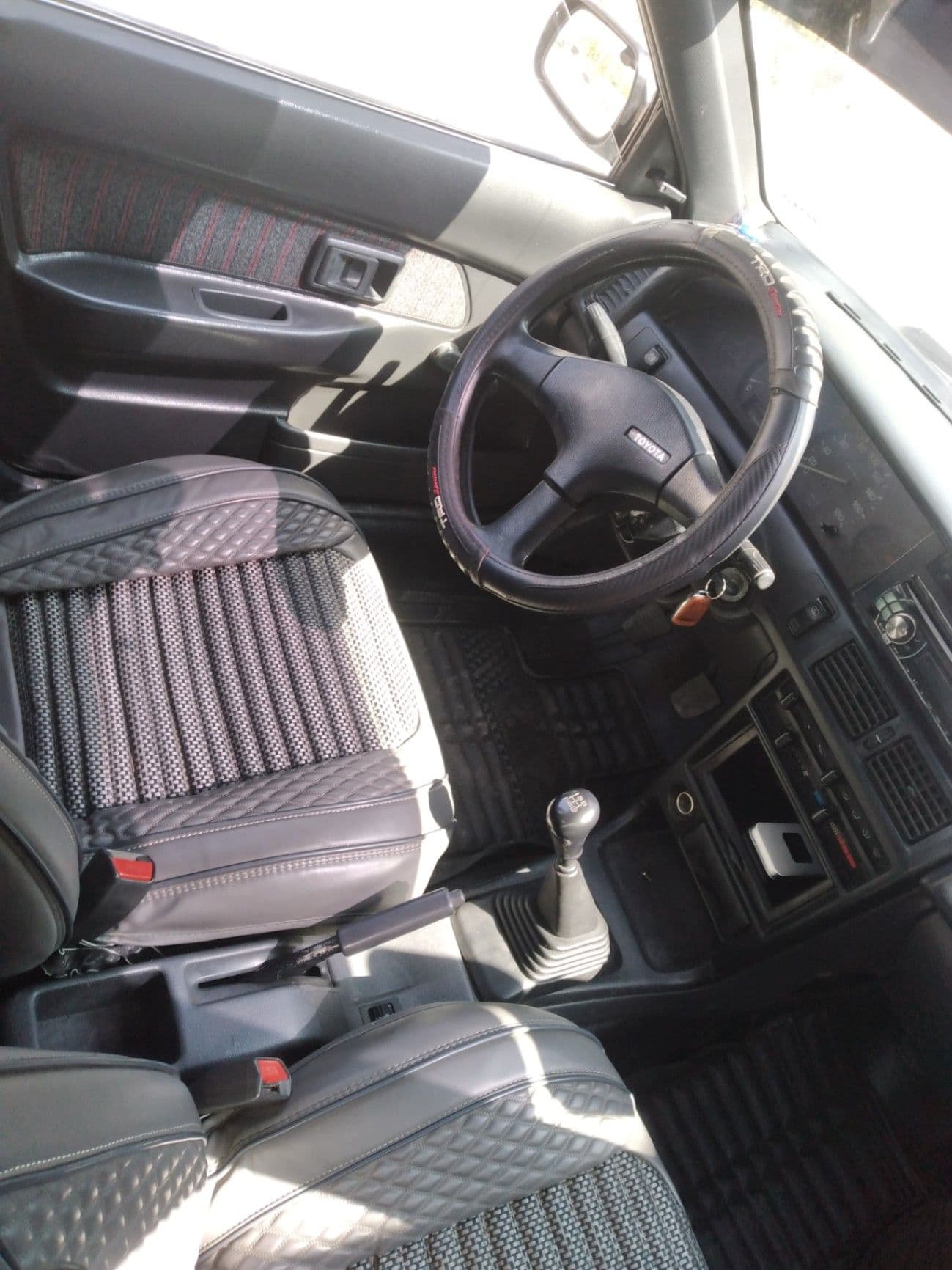 Toyota Corolla DX  1990, photo 4 of 6
