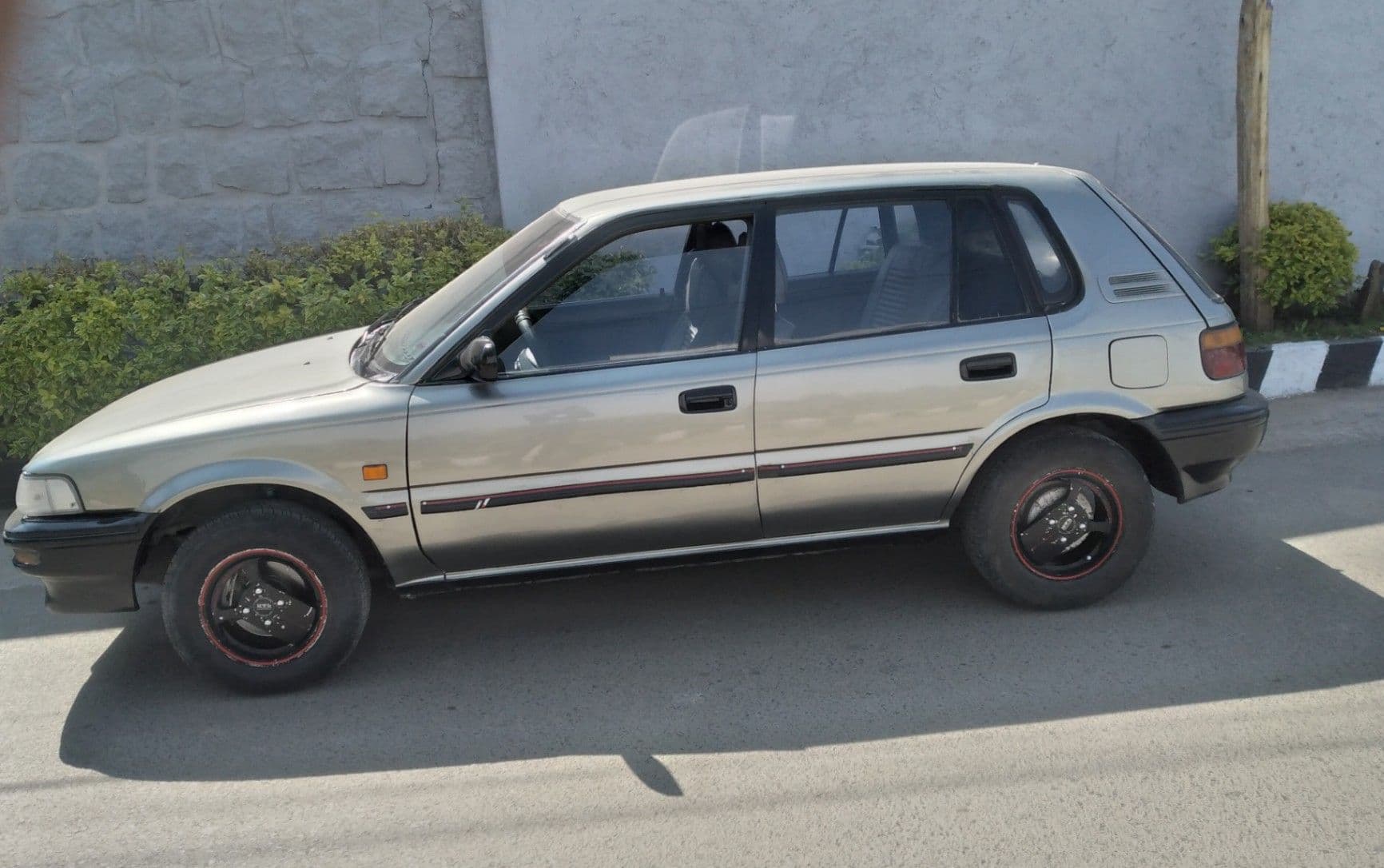 Toyota Corolla DX  1990, photo 2 of 6