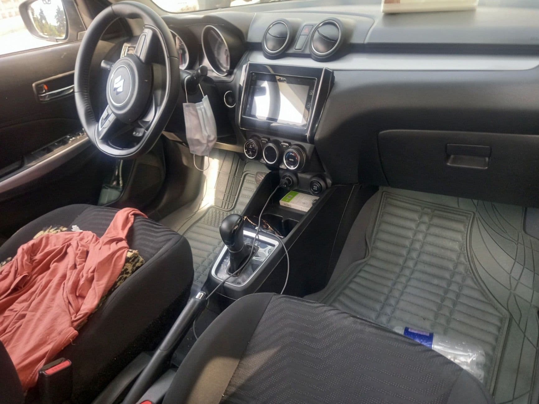 Suzuki Swift, photo 2 of 3