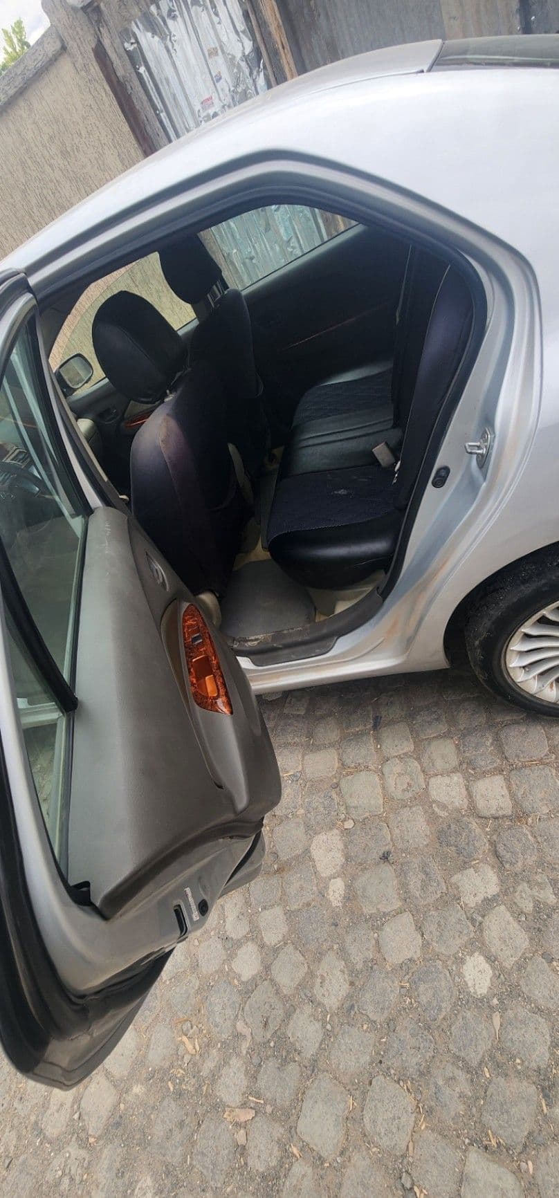 Toyota Belta 2010, photo 3 of 6
