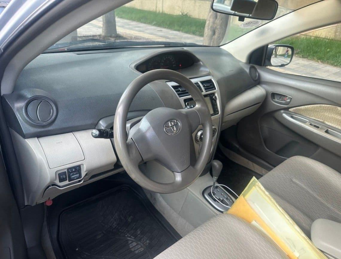Toyota Yaris Belta, photo 3 of 4