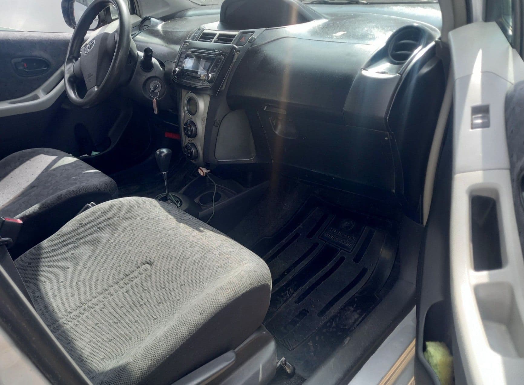 Toyota Yaris 2009, photo 3 of 5