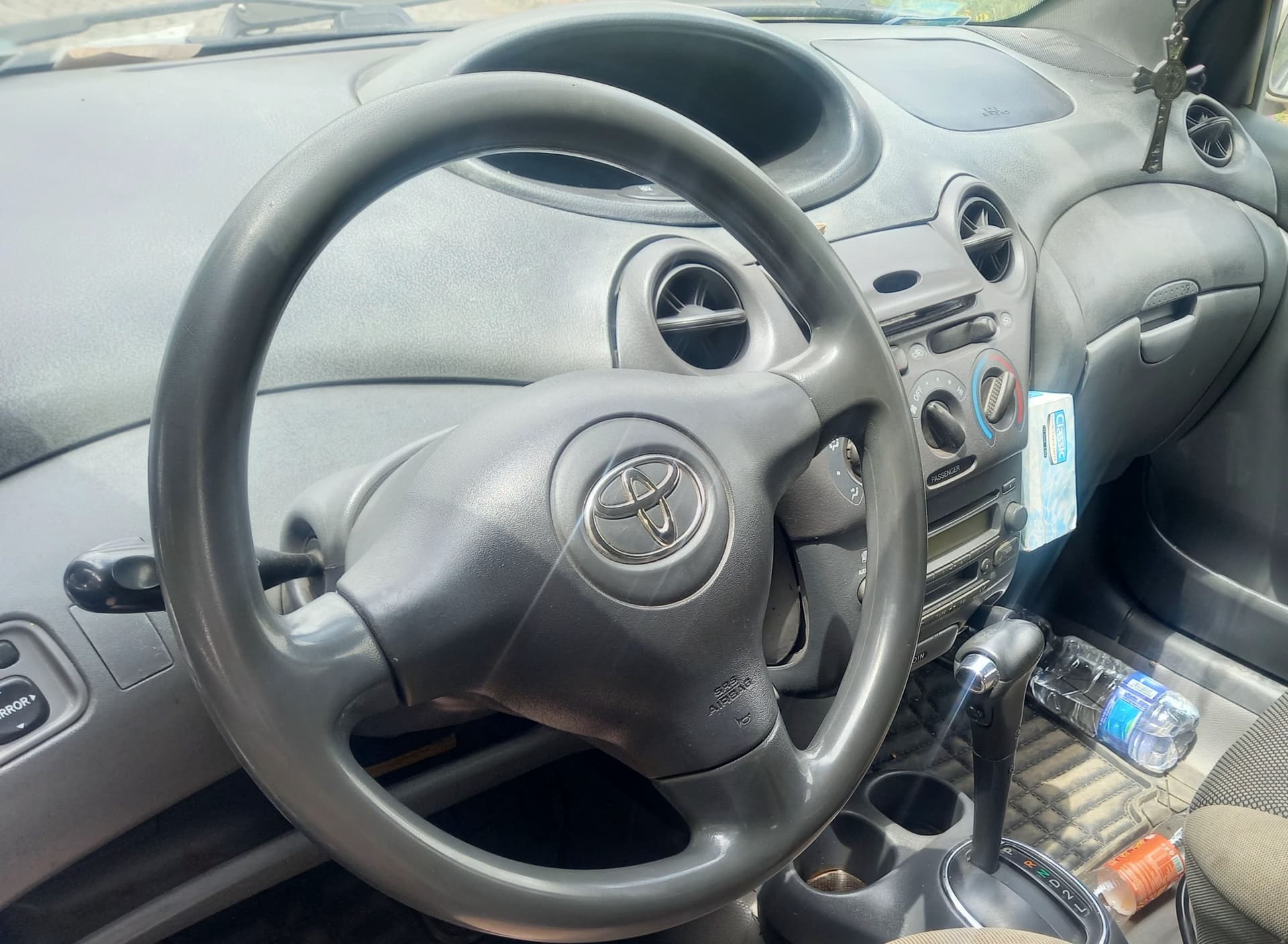 Toyota Vitz 2002, photo 3 of 5