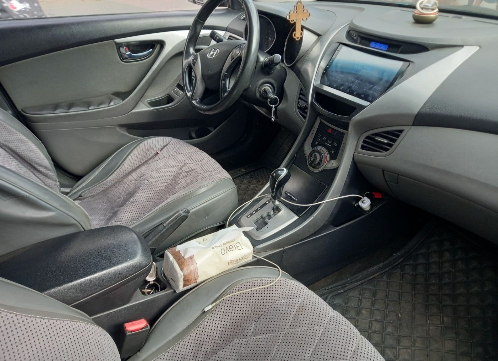 Hyundai Elantra, photo 3 of 6