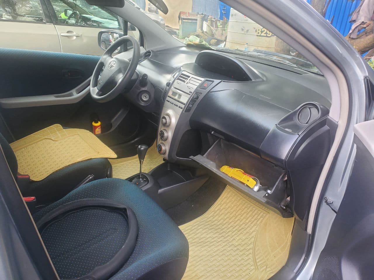 Toyota Yaris 2006, photo 3 of 3