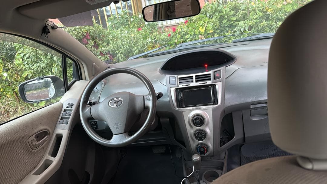 Toyota Yaris Compact 2010, photo 3 of 6