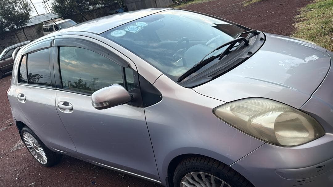 Toyota Yaris Compact 2010, photo 4 of 6