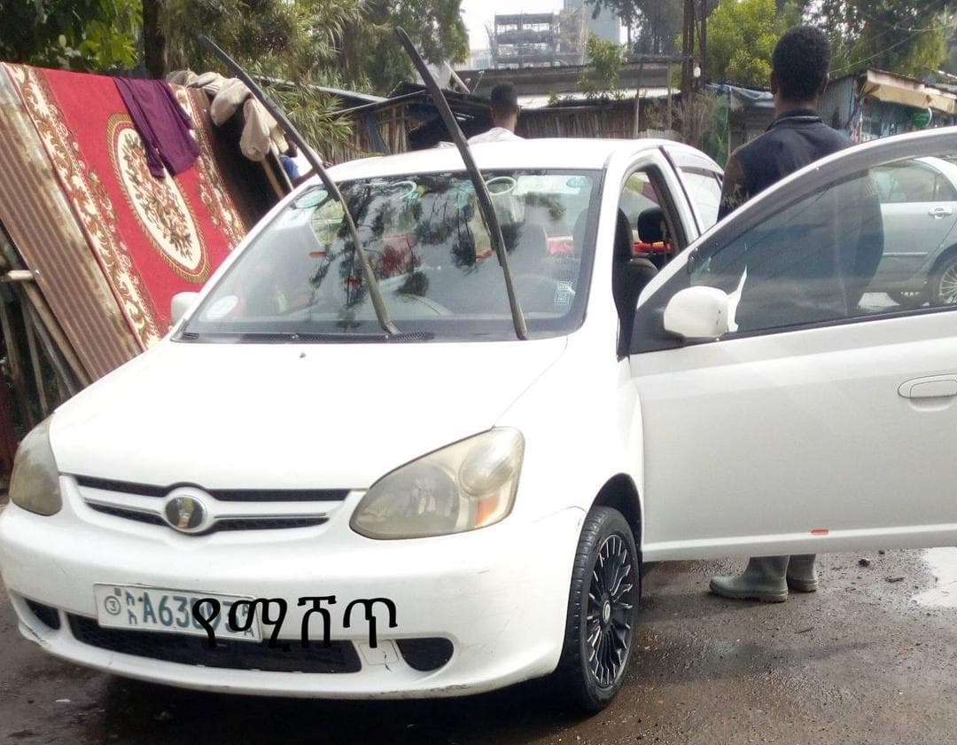 Toyota platz 2005