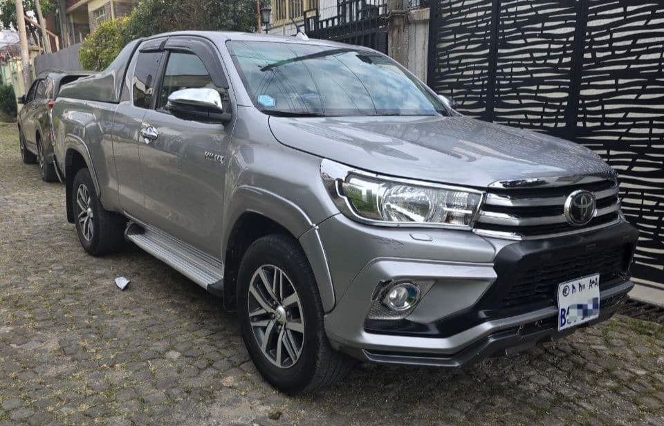 Toyota Revo,2020,full option,excellent condition!!, photo 5 of 5