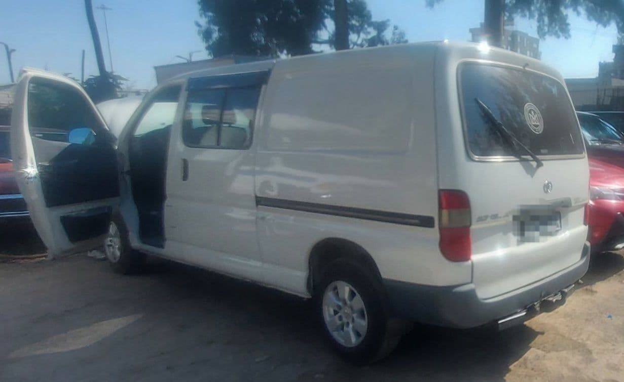  Toyota Dolphin,2LT,Automatic,half van,excellent condition!!, photo 1 of 4
