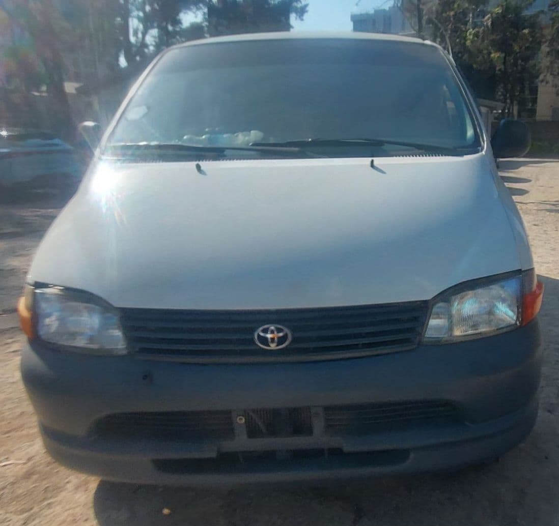  Toyota Dolphin,2LT,Automatic,half van,excellent condition!!, photo 4 of 4