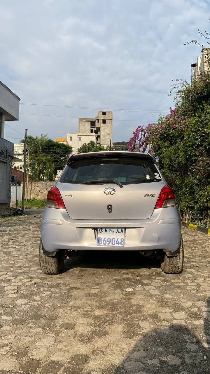 Toyota yaris compact  2010, photo 3 of 3