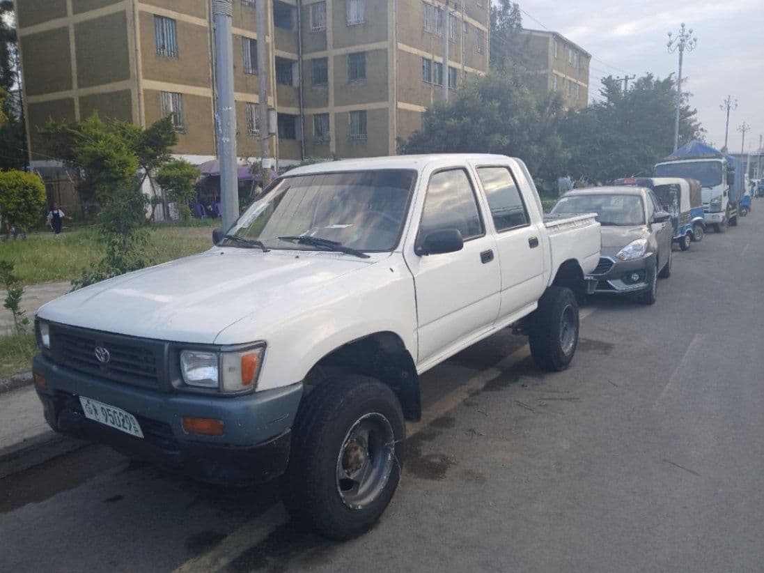 Toyota Hilux 1995, photo 2 of 3