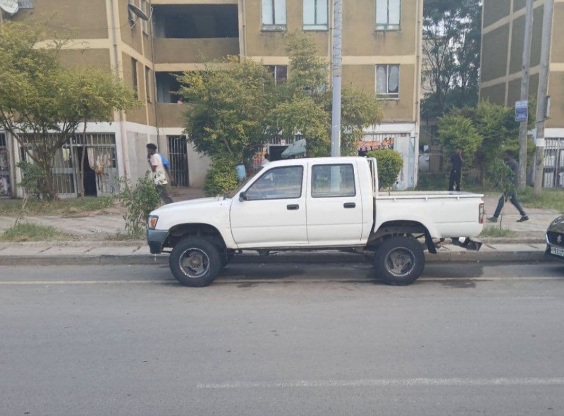 Toyota Hilux 1995, photo 3 of 3