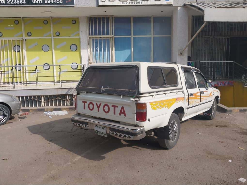 Toyota Hilux 1990, photo 5 of 6