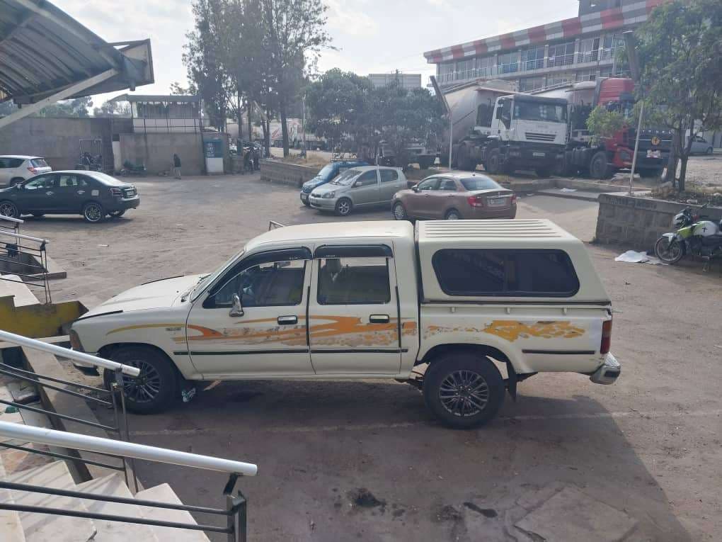 Toyota Hilux 1990, photo 6 of 6