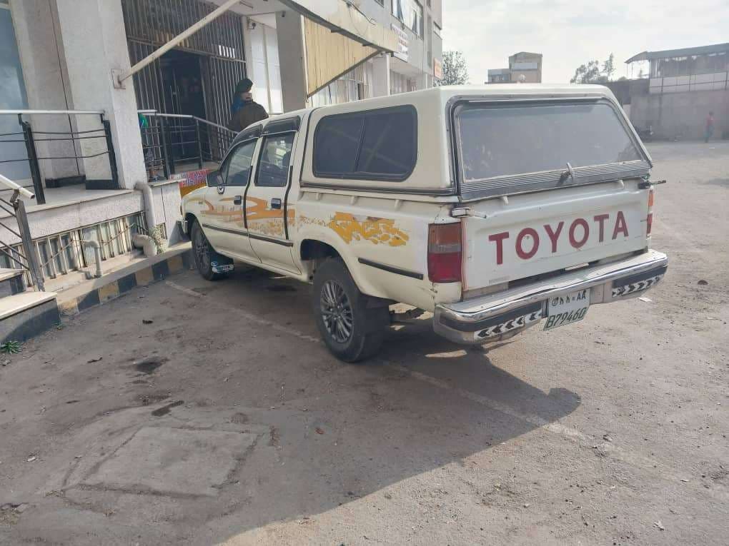 Toyota Hilux 1990, photo 4 of 6
