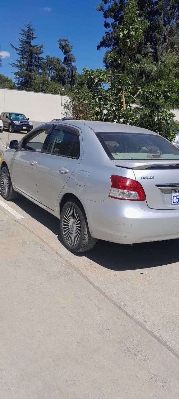 Toyota Yaris 2008 l 10, photo 2 of 4