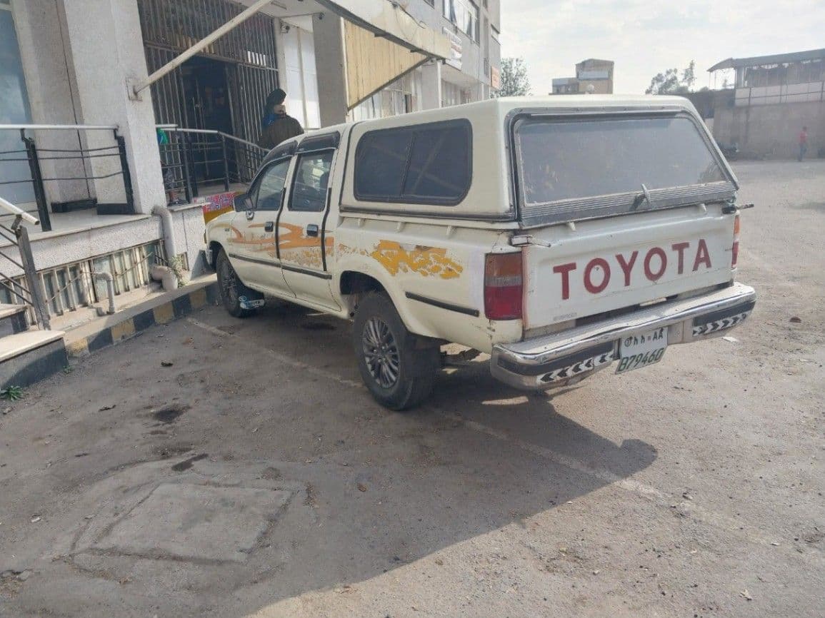 Toyota Hilux 1989, photo 6 of 6