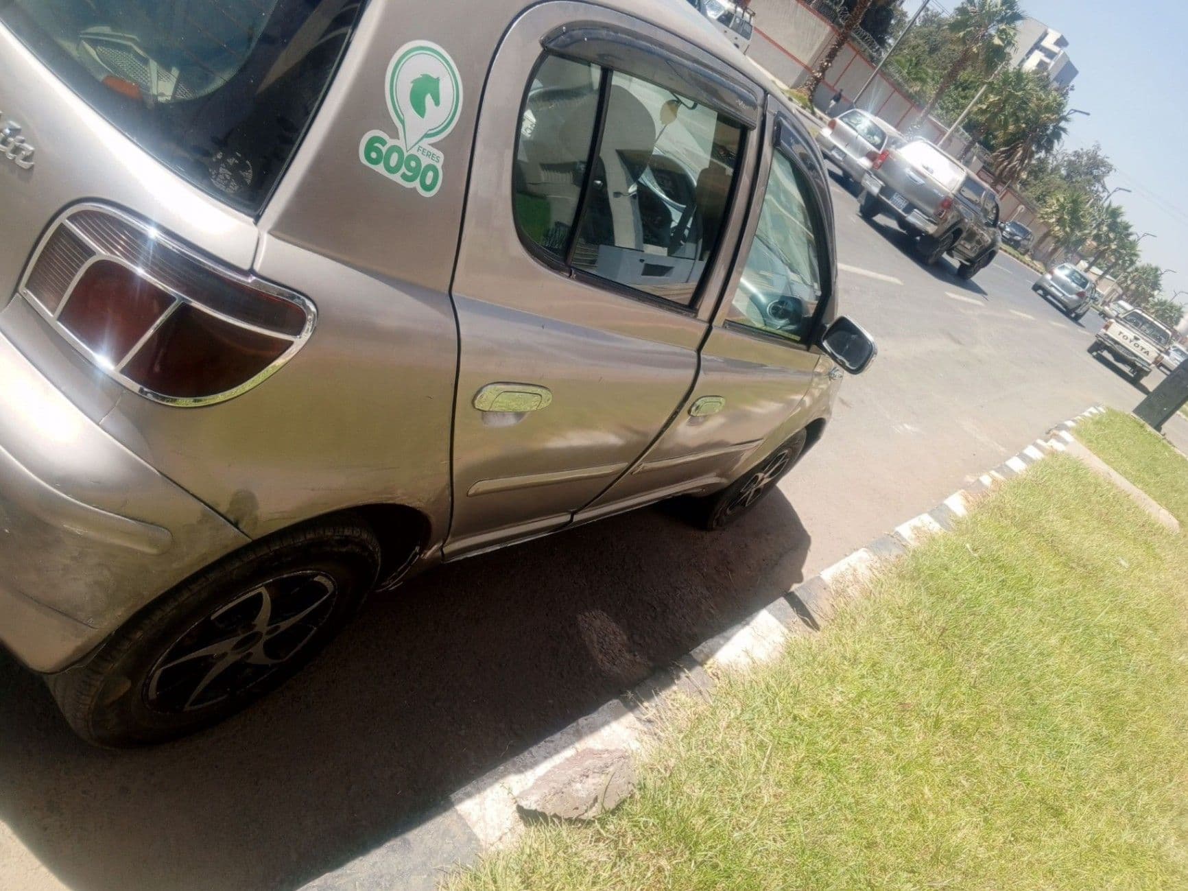 Toyota  vitiz, photo 3 of 5