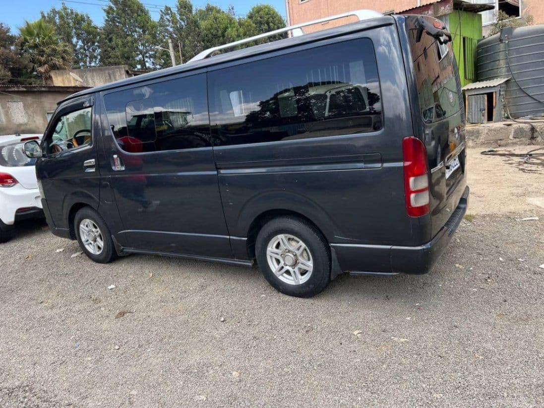 Toyota haice  automatic , photo 2 of 2