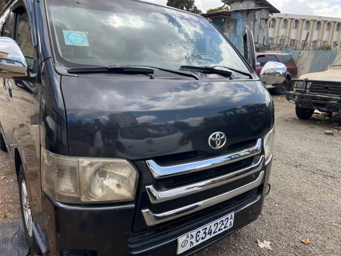 Toyota haice  automatic , photo 1 of 2