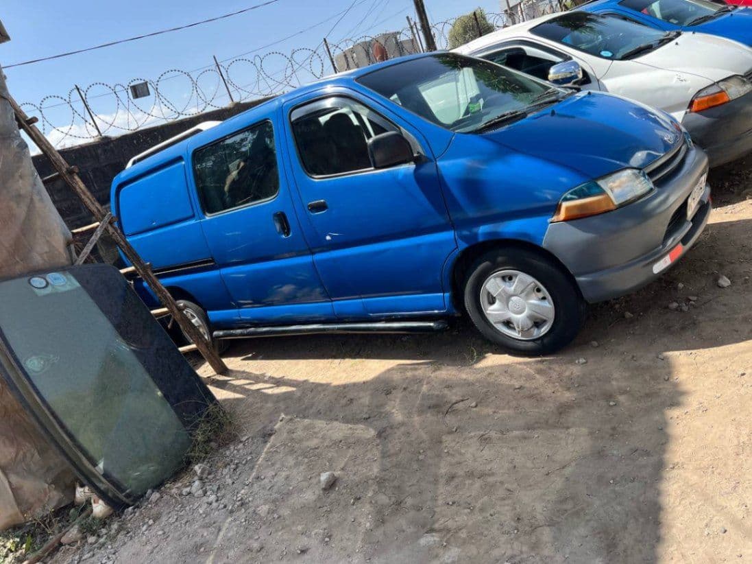 Toyota dolphin van 2L 