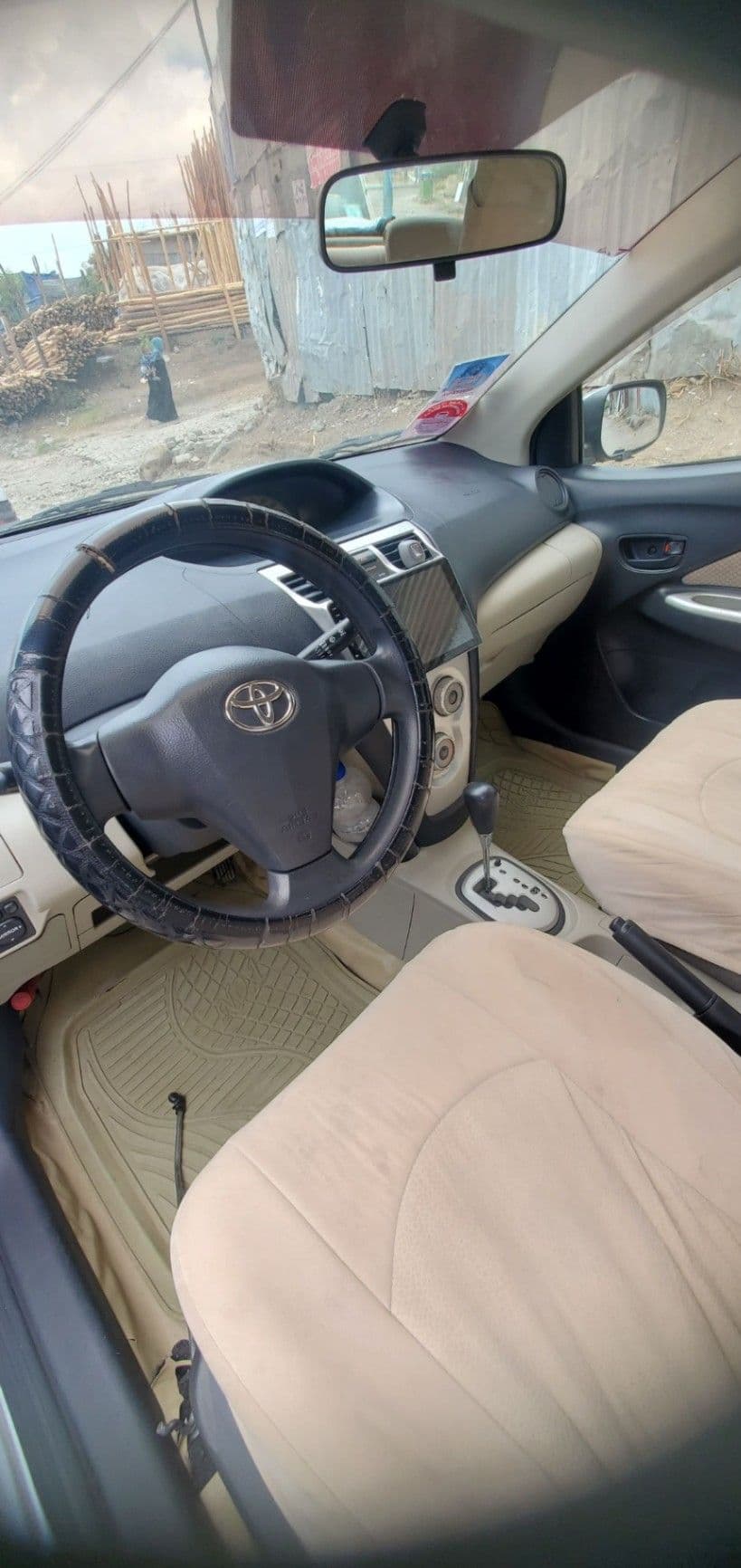 Toyota Yaris 2007, photo 2 of 4