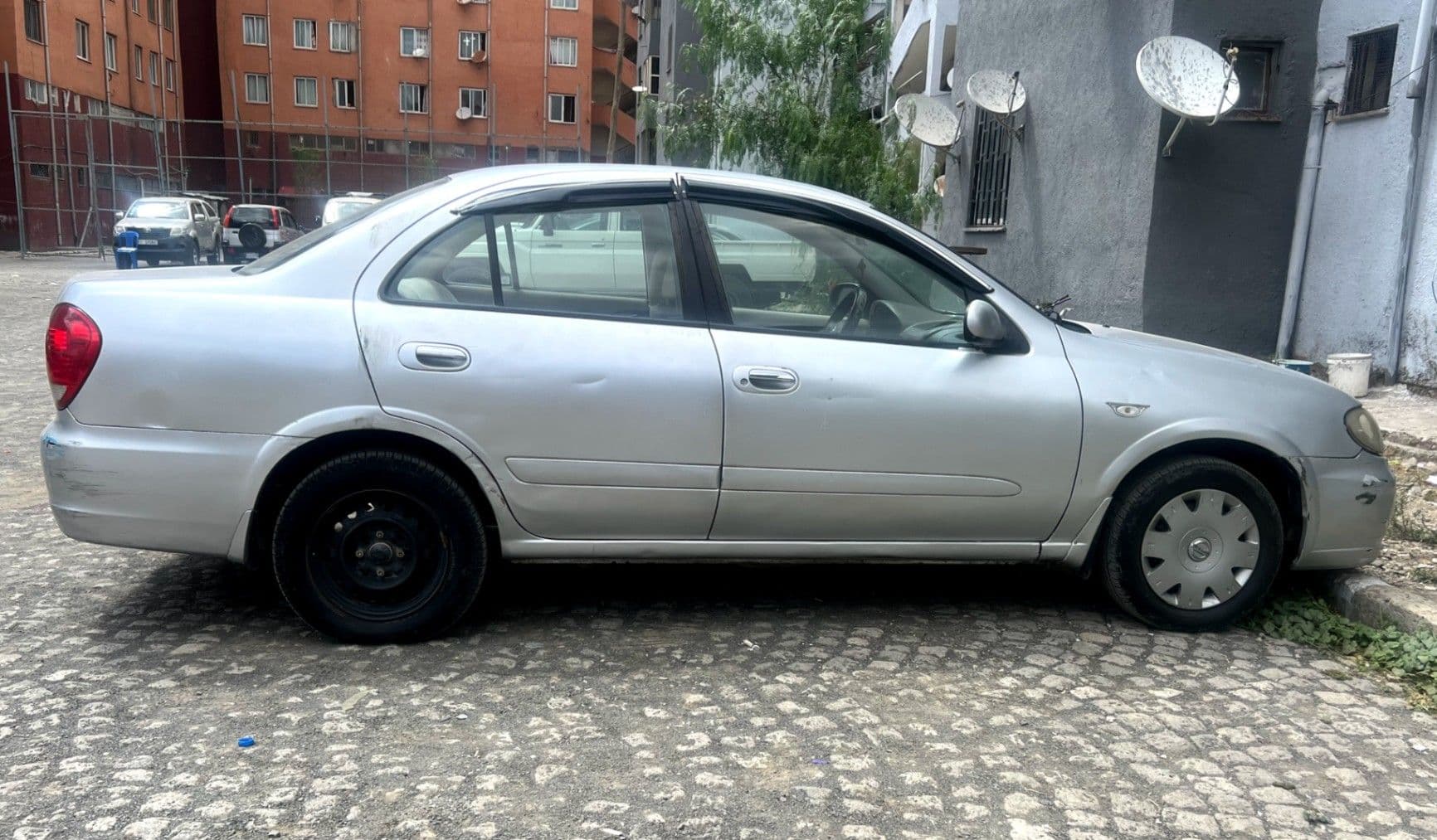 Nissan sunny 2011 manual, photo 3 of 6