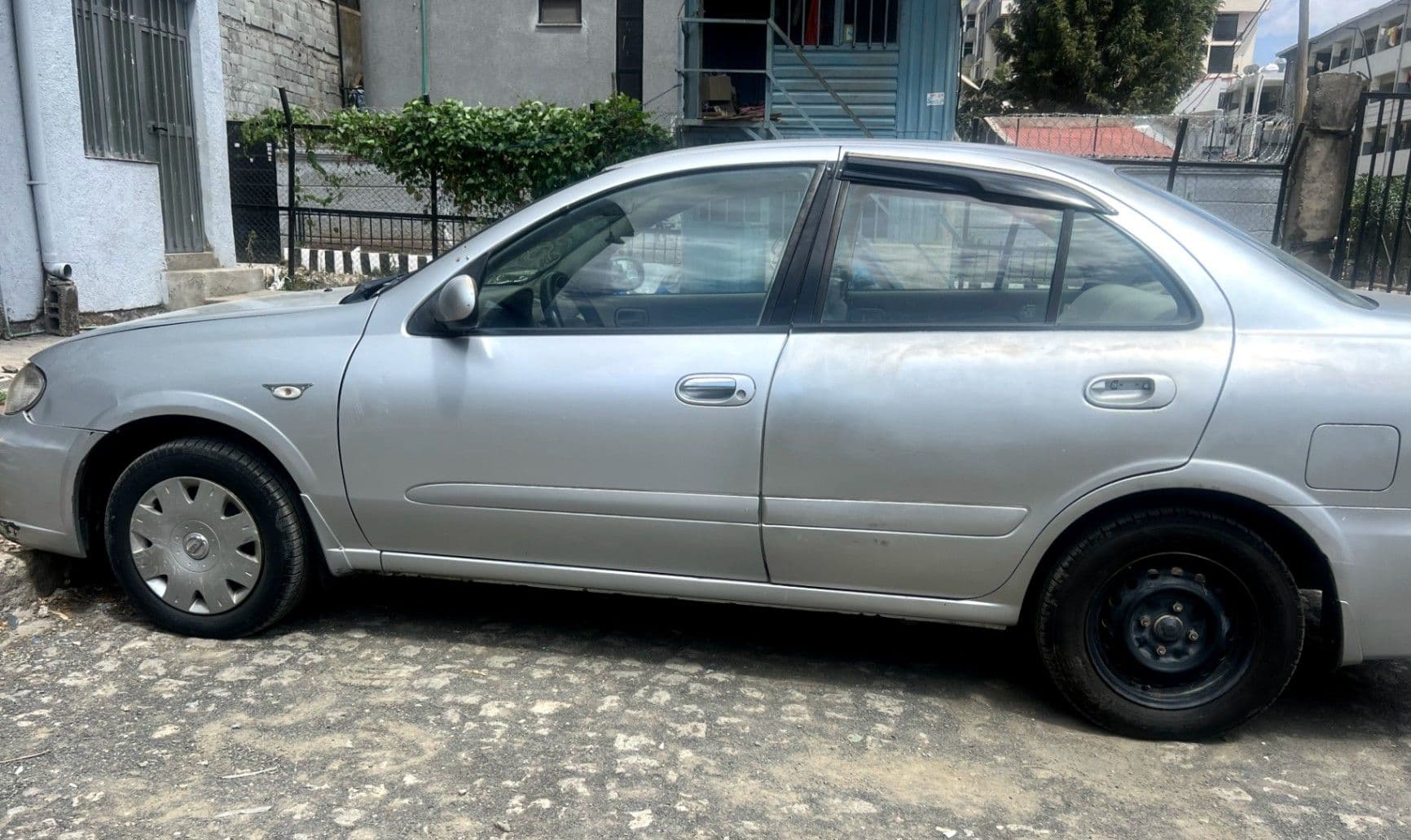 Nissan sunny 2011 manual, photo 4 of 6