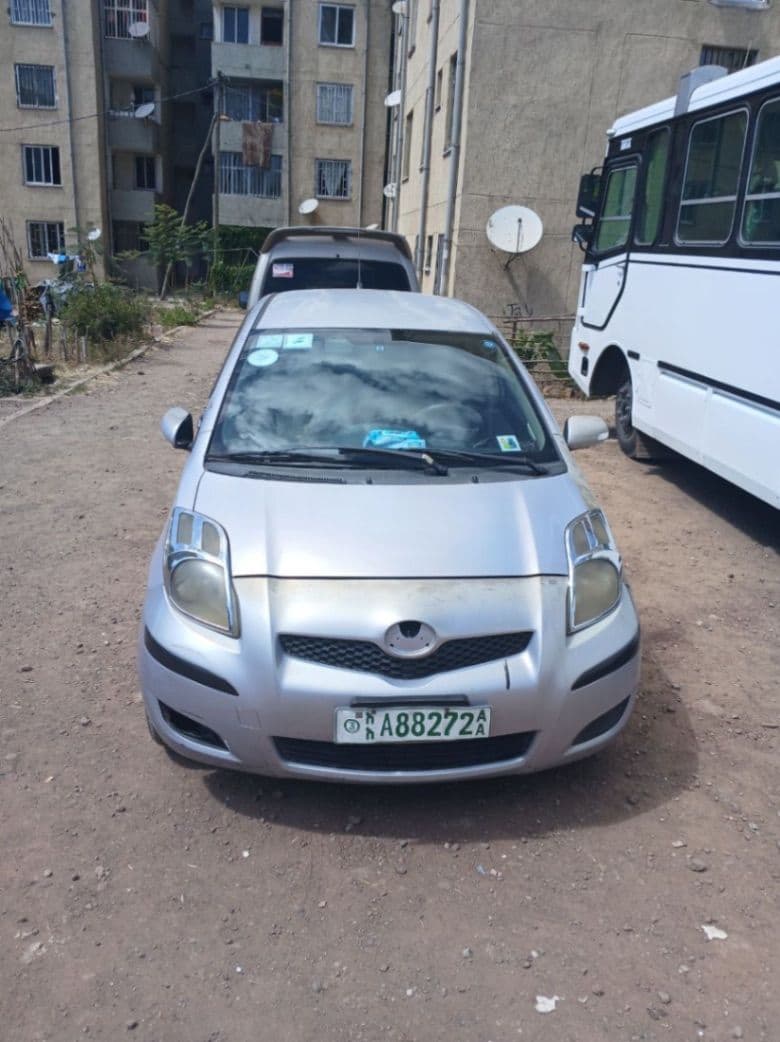Toyota Yaris compact 2008, photo 2 of 2