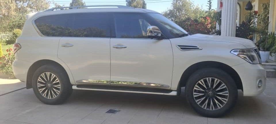 Nissan patrol platinum, photo 2 of 6
