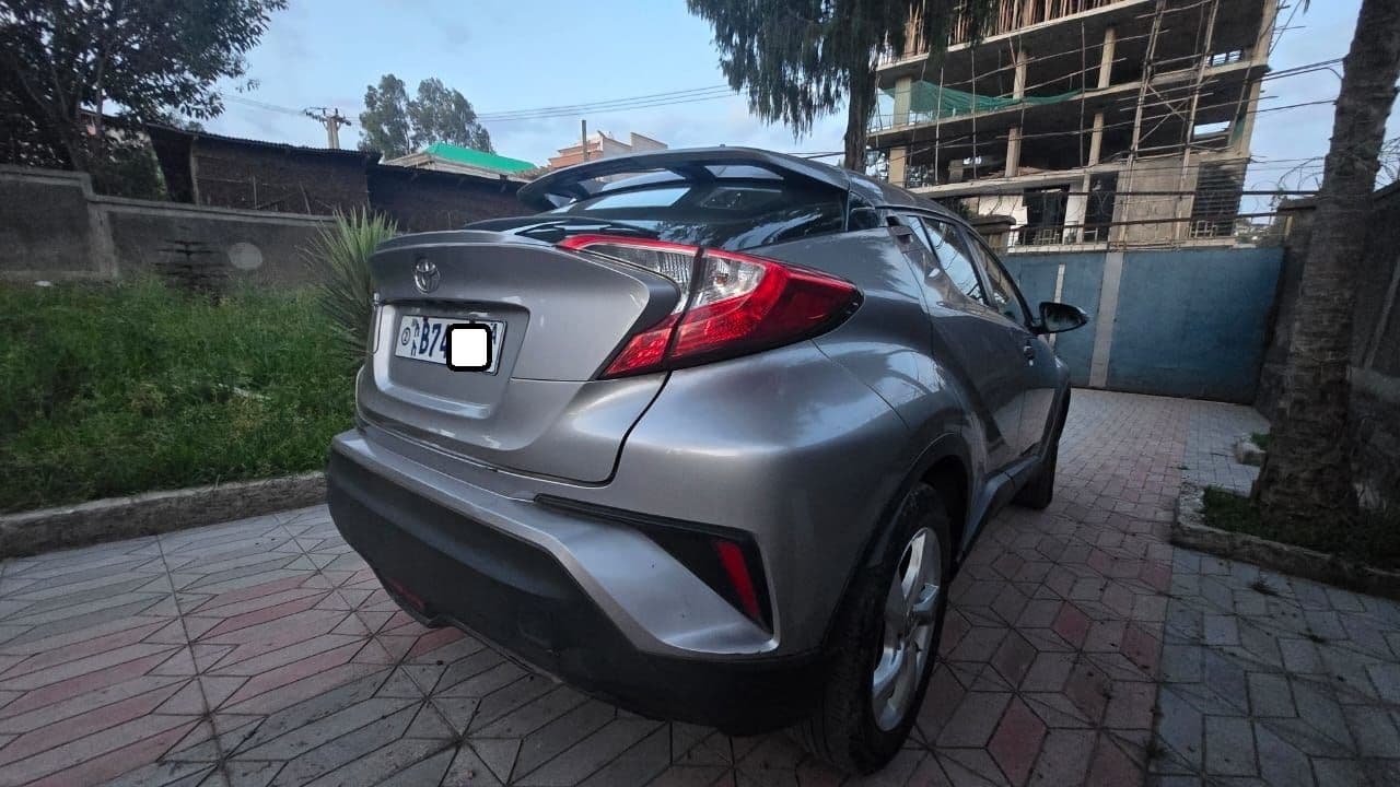 Toyota CHR 2019, photo 2 of 6