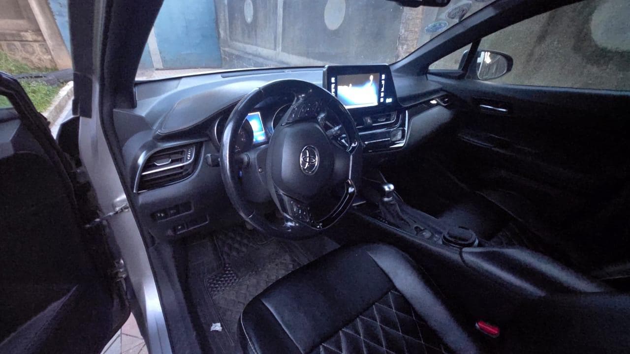 Toyota CHR 2019, photo 5 of 6