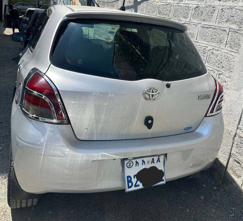 Toyota yaris 2010, photo 2 of 2