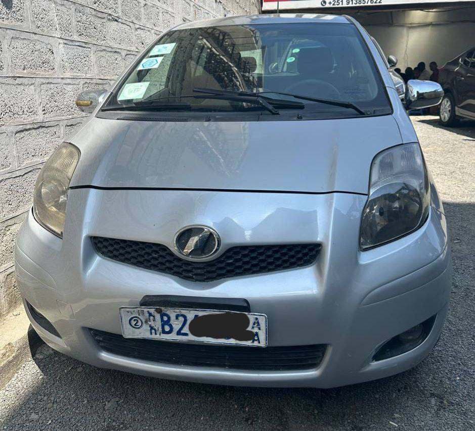 Toyota yaris 2010, photo 1 of 2