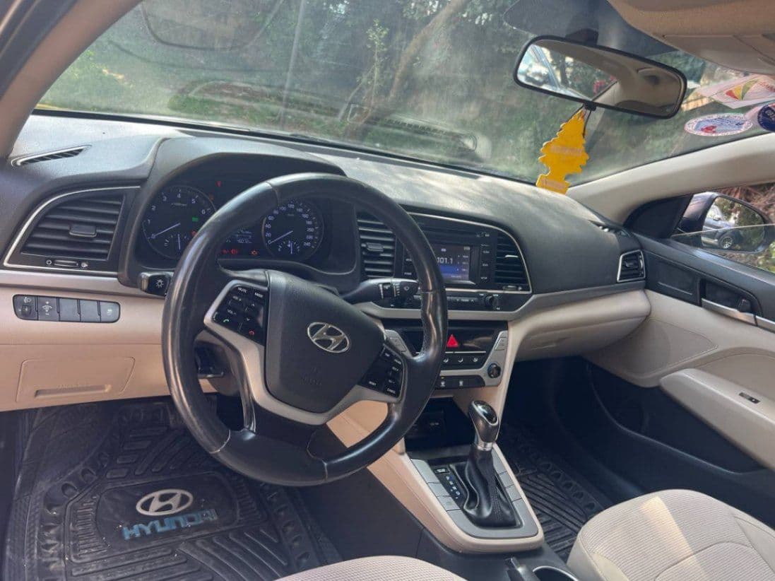 Hyundai Elantra 2016, photo 3 of 6