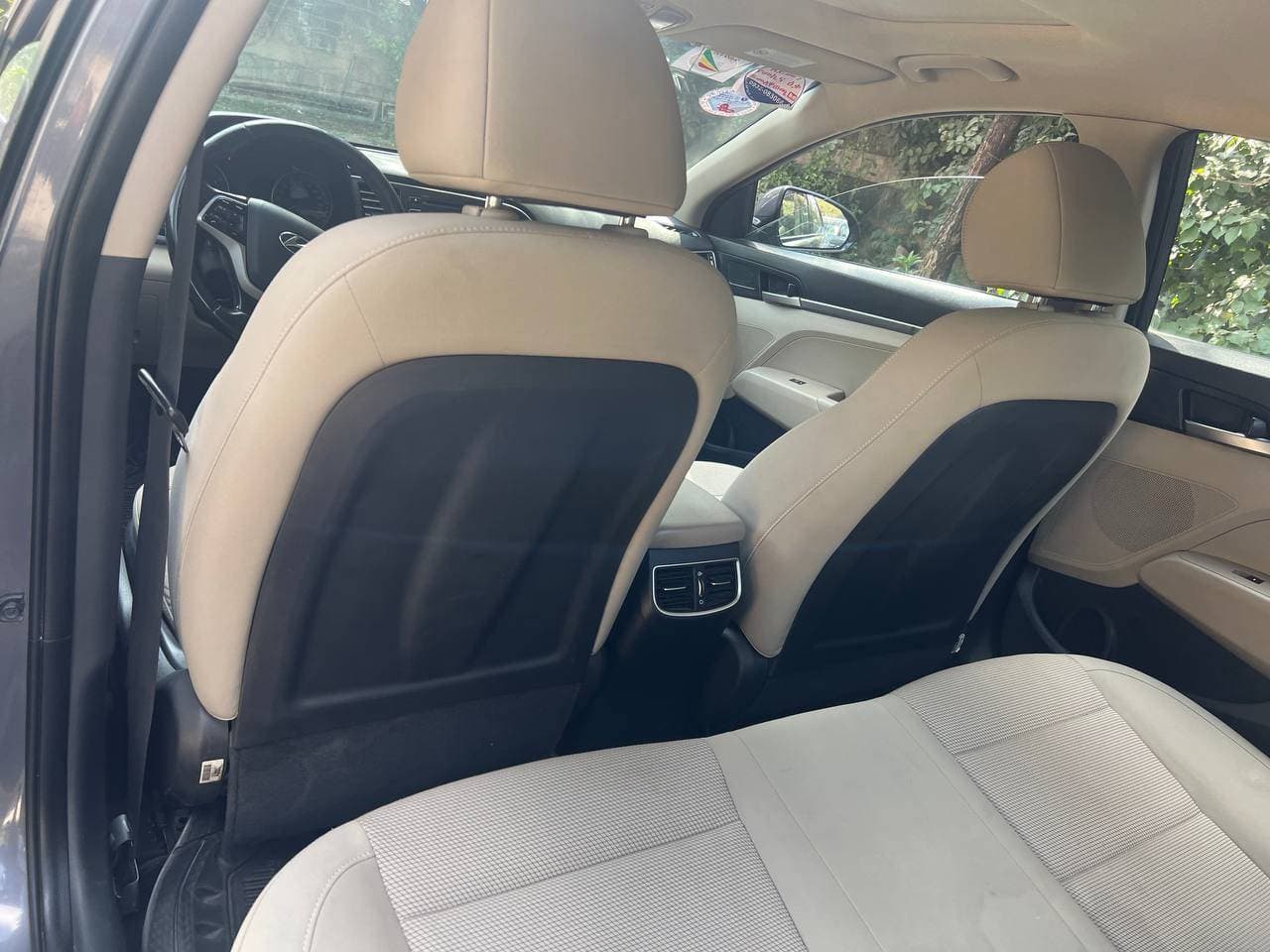 Hyundai Elantra 2016, photo 4 of 6