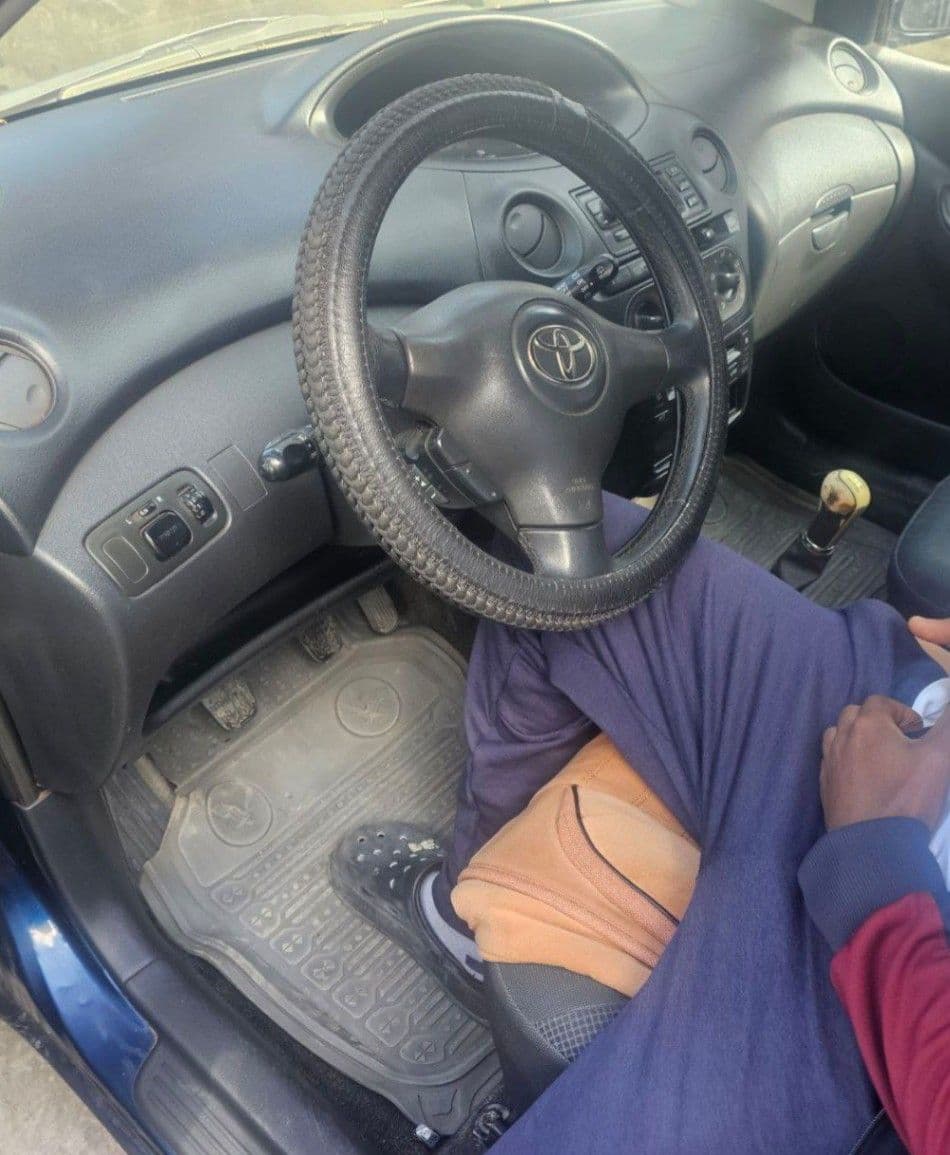 Toyota vitz yaris 2005, photo 2 of 4
