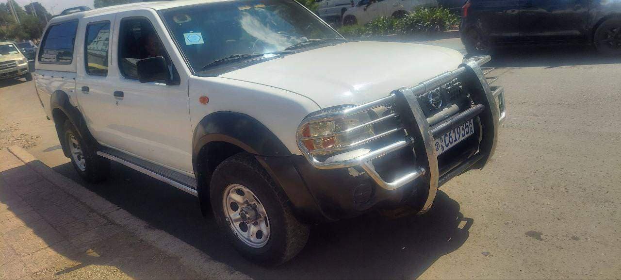 Nissan double cap 2008