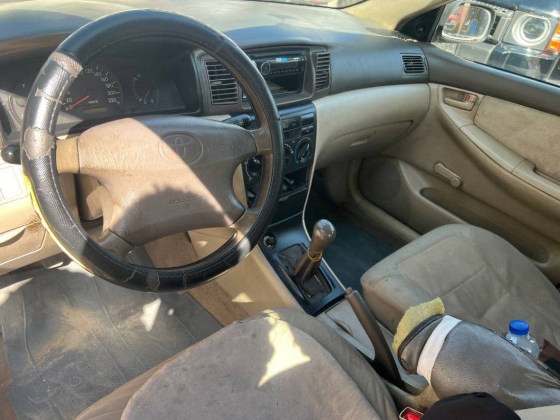 Toyota Corolla manual  2001, photo 2 of 3
