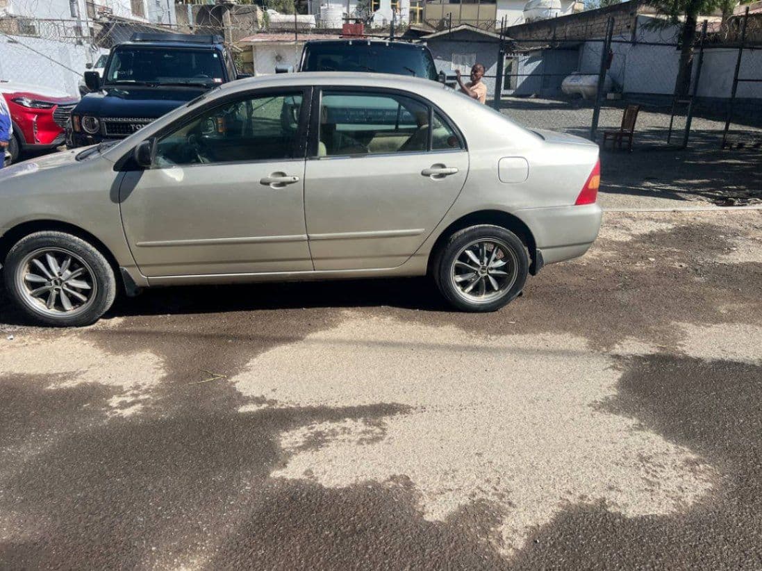 Toyota Corolla manual  2001, photo 1 of 3